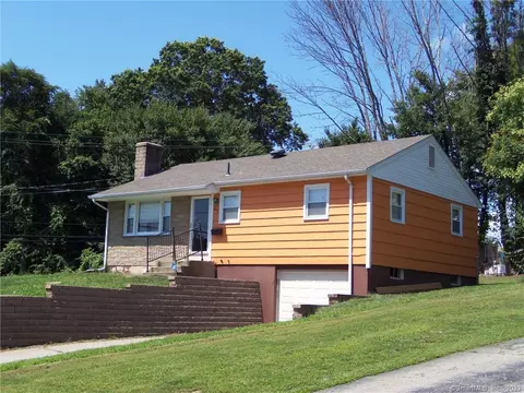 357 Bayonet St, New London, CT 06320