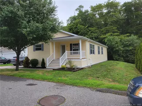 18 Cliff Rd, Ledyard, CT 06339