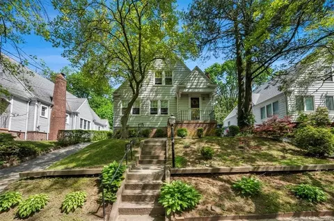 206 Upson Ter, East Haven, CT 06512