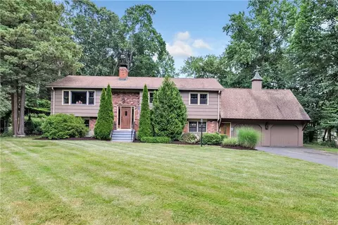 39 Hillside Ln, Monroe, CT 06468