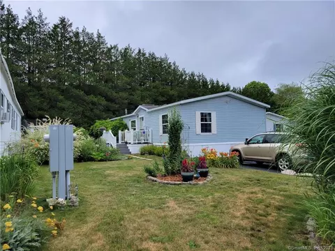 9 Circle Dr, Stonington, CT 06378
