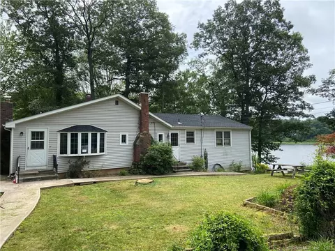 31 Sunset Cir, Guilford, CT 06437