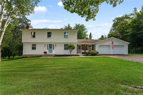 5 Longview Heights Rd, Newtown, CT 06470