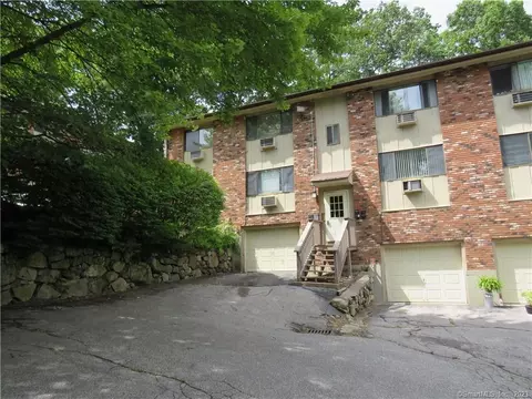 31 Kay Ln #G, Waterbury, CT 06708