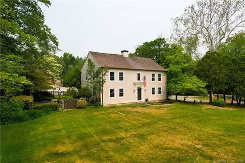 825 New London Tpke, Stonington, CT 06378