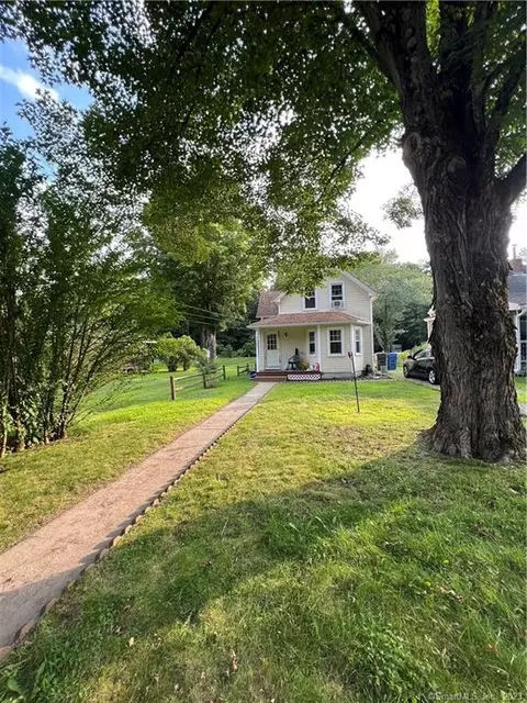 19 River St, Plainfield, CT 06374