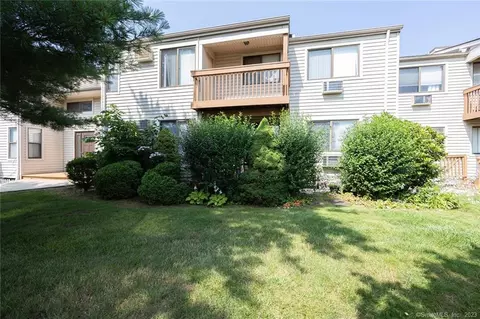 134 Woodland Dr #134, Cromwell, CT 06416