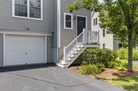 15 Freedom Way #32, Niantic, CT 06357