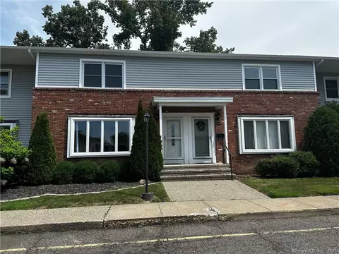 39 Carriage Path N #39, Milford, CT 06460