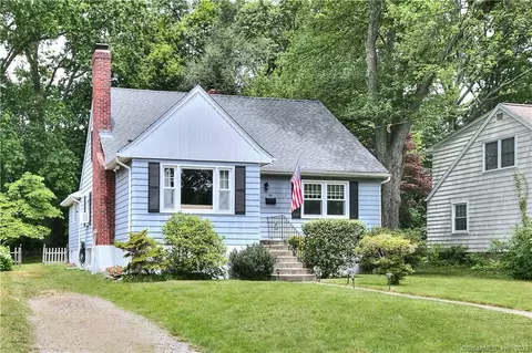42 Woodcrest Rd, Fairfield, CT 06824