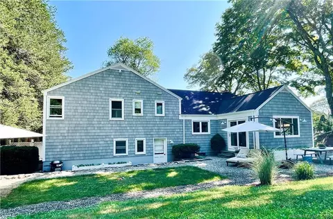 88 N Main St, Essex, CT 06426