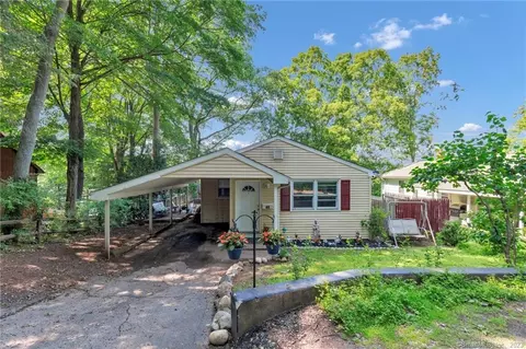 46 New Hanover Ave, Meriden, CT 06451