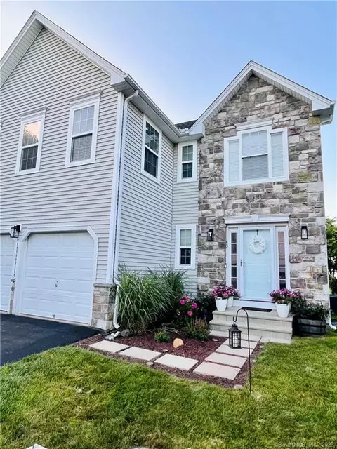43 Schoolhouse Lndg, East Granby, CT 06026