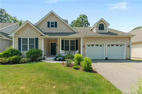 29 Whiting Farms Ln #29, East Lyme, CT 06357