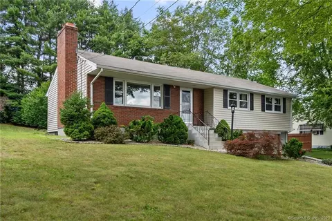 113 Waters View Dr, Wethersfield, CT 06109