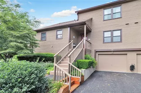 13 Eagle Rock Cir #13, Monroe, CT 06468