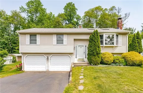 12 Laurel Ridge Ct, Wallingford, CT 06492