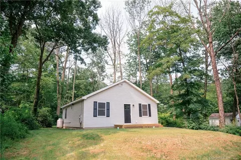 52 Lakeview Dr, Ashford, CT 06278