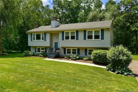 40 Prospect St, Colchester, CT 06415