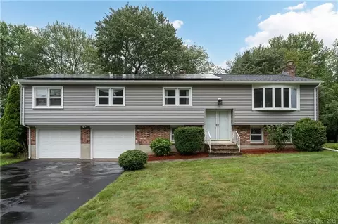 24 Homesteader Ln, West Haven, CT 06516