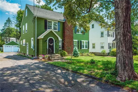 98 Griswold Dr, West Hartford, CT 06119