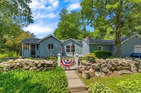 17 Old Fairwood Rd, Bethany, CT 06524