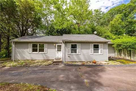 5 Laurel Rd, Middlebury, CT 06762