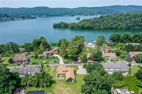 17 Birch Ln, New Milford, CT 06776