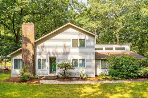43 Grouse Hill Rd, Glastonbury, CT 06033