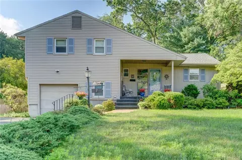 7 Carlyle Rd, West Hartford, CT 06117