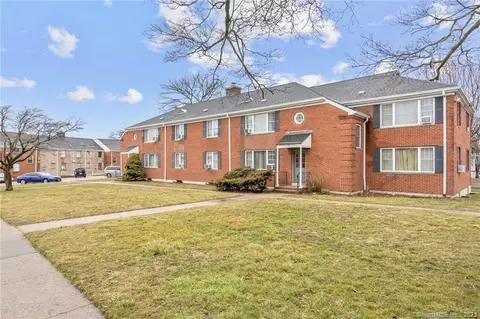 45 Oakview Cir #204, Bridgeport, CT 06604