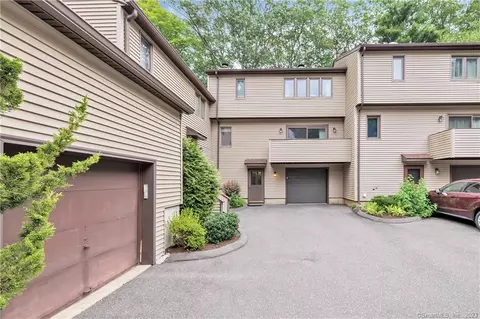 8 Kings Wood Mnr #8, Shelton, CT 06484