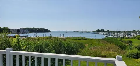 47 Bayberry Ln, Groton, CT 06340