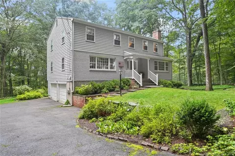 151 Mountain Wood Rd, Stamford, CT 06903