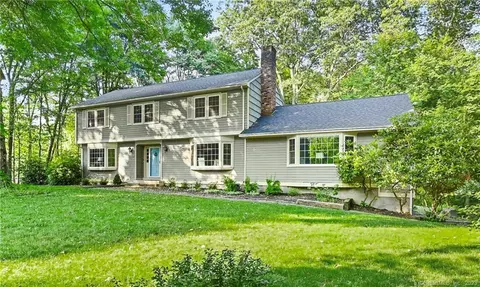 19 Lynnbrook Rd, Trumbull, CT 06611