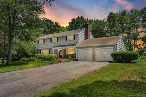 64 Applewood Dr, Shelton, CT 06484