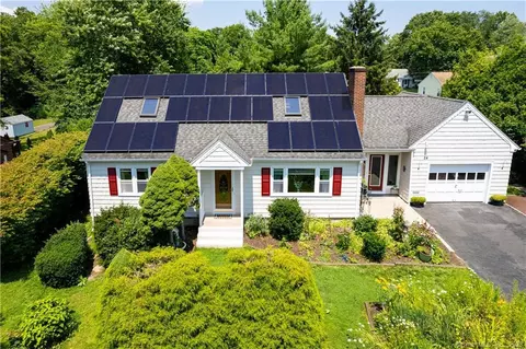 24 Graves St, Windsor Locks, CT 06096