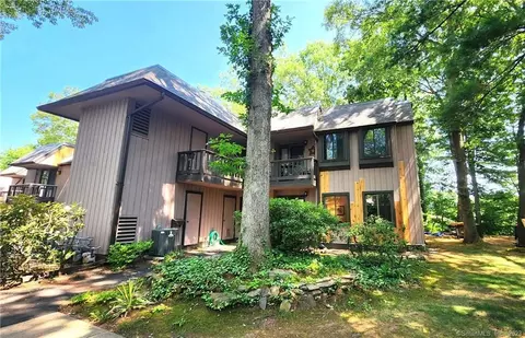 37 Coach Dr #37, Southington, CT 06489