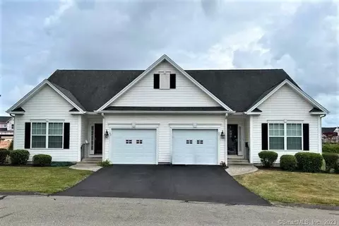 60 River Crest Dr #60, Plantsville, CT 06479