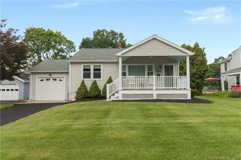11 Lanphier Rd, Branford, CT 06405