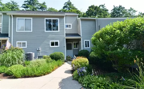 6 Gillette Ct #D, Simsbury, CT 06070
