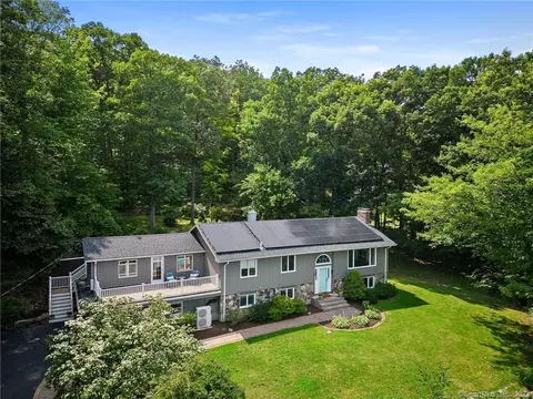 4 Pent Rd, Bloomfield, CT 06002