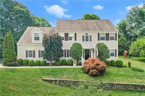 28 Stella St, Trumbull, CT 06611