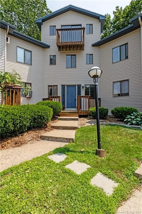 2 Clearwater Ln #2, East Hampton, CT 06424