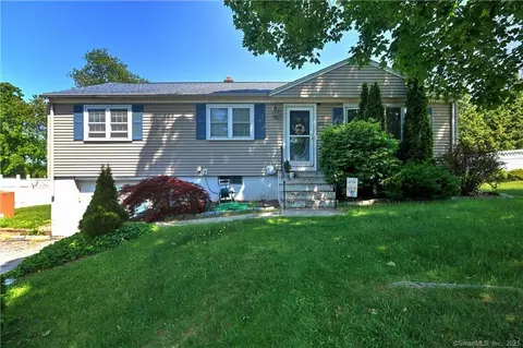 101 Jessie Dr, West Haven, CT 06516