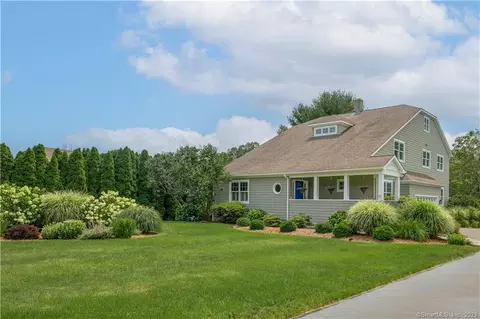 15 Sunset Creek Rd, Guilford, CT 06437