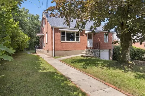 60 Cricket Dr, Meriden, CT 06450