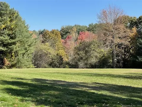 66 Great Pond Rd, Simsbury, CT 06070