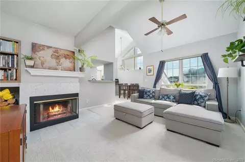77 Carriage Crossing Ln #77, Middletown, CT 06457