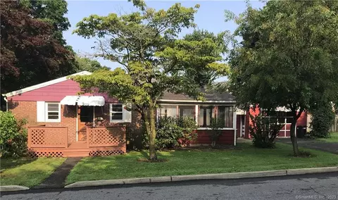 3 Berrylane Ct, Fairfield, CT 06825